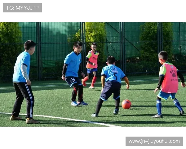 儿童趣玩直足球：乐动足球新体验